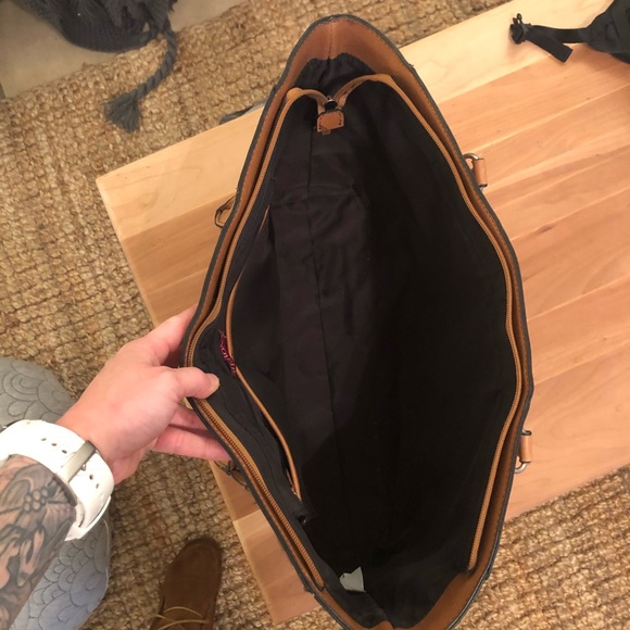 Simple Faux Leather zipper Tote - Picture 3 of 3